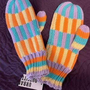 Urban Outfitters Mittens NWT